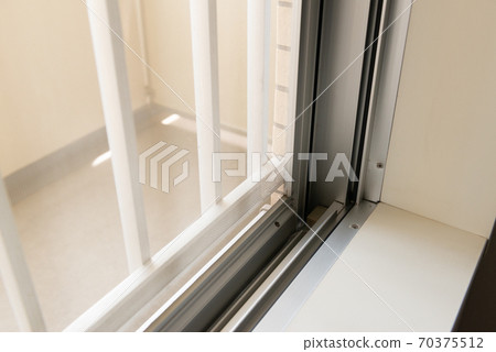 Clean screen door after cleaning 70375512