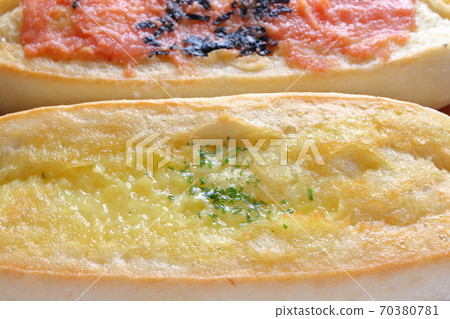 Mentai baguette and garlic baguette 70380781