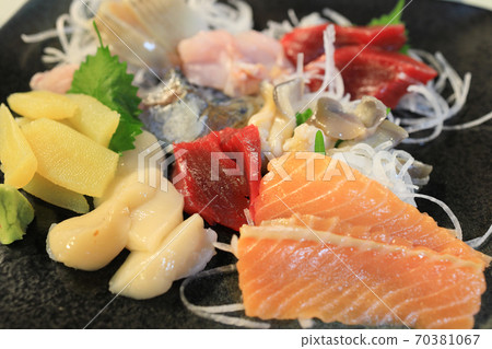 Assorted delicious sashimi to eat at an izakaya in Kushiro, Hokkaido Assorted delicious sashimi to eat at an izakaya in Kushiro, Hokkaido 70381067