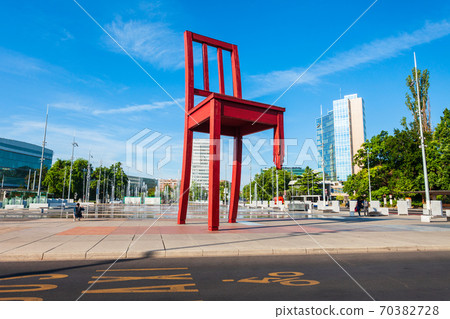 Broken Chair or Chaise Cassee, Geneva Broken Chair or Chaise Cassee, Geneva 70382728