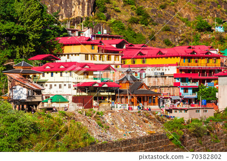 Colorful local houses in Manikaran, India 70382802