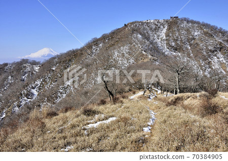 冬季從丹澤山的Kinomata大日山出發的Fuji山和Tonodake山 冬季從丹澤山的Kinomata大日山出發的Fuji山和Tonodake山 70384905