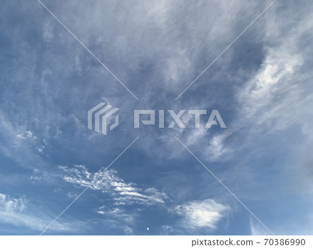 藍天和雲彩 70386990