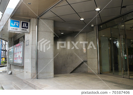 Kitashinchi Station / Nishi-Umeda Station / Platform / Umeda, Kita-ku, Osaka City, Osaka Prefecture 70387406
