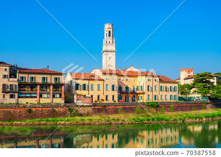 Verona Cathedral aerial panoramic view Verona Cathedral aerial panoramic view 70387558