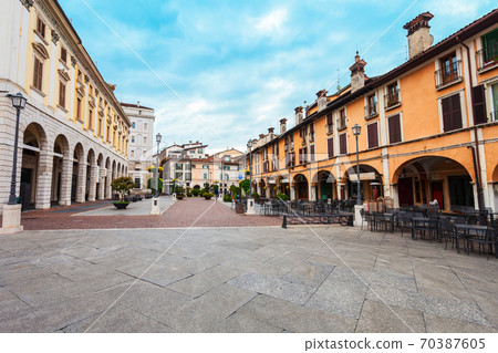 Piazza del Mercato in Brescia 70387605