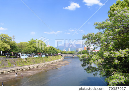 Sakurajima seen from the Kotobashi Sakurajima seen from the Kotobashi 70387917