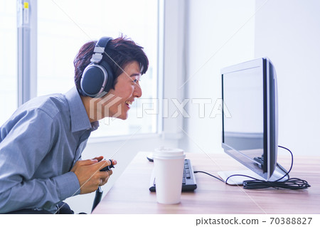 Esports game online network battle [New normal for safe leisure in Corona] 70388827