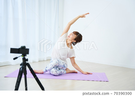 Recording delivery YouTuber yoga Pilates fitness stretch exercise women Recording delivery YouTuber yoga Pilates fitness stretch exercise women 70390300