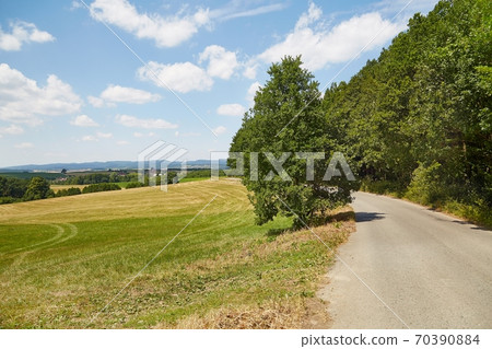 Road through farmlands 70390884