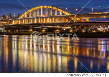Twilight view of the beautiful First MacArthur Bridge 70393141