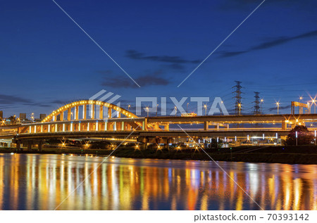 Twilight view of the beautiful First MacArthur Bridge 70393142