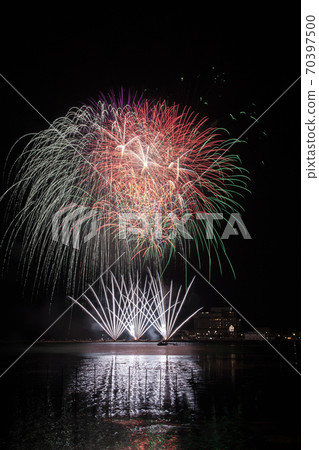 [Nagahama City, Shiga Prefecture] Nagahama / Lake Biwa Fireworks Festival 70397500