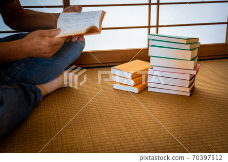 Man reading a novel 70397512