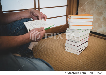 Man reading a novel 70397525