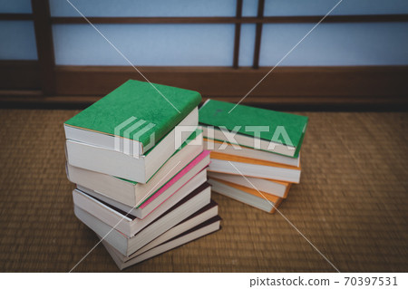 Book, paperback book 70397531