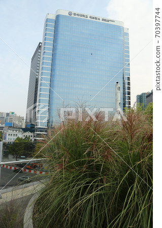 Seoul Station. Sungnyemun. Road. City. Seoul Station. Sungnyemun. Road. City. 70397744