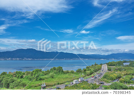 [琵琶湖的湖畔（湖濱路）]滋賀縣草津市新濱町 70398345