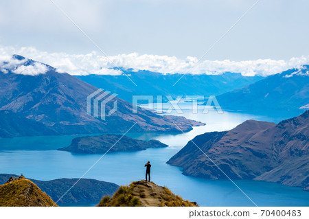 Aerial view of Roys Peak with Lake Wanaka in New Zealand. 70400483