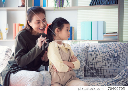 Daughter touchy and mother gave finger to reconciliation and forgive 70400705