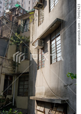 28 April 2007  the tong lau group at central hong 70402423