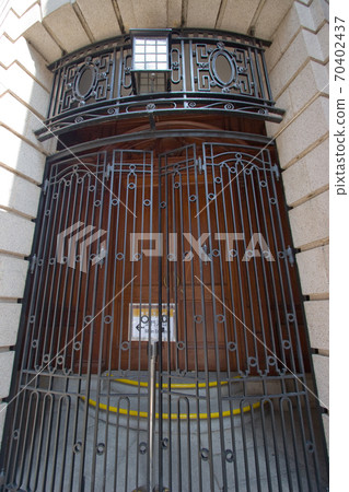 28 April 2007 the door at Kom Tong Hall, Sun 70402437