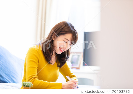 用圓珠筆寫的女人 70403785