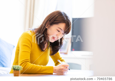 用圓珠筆寫的女人 70403786