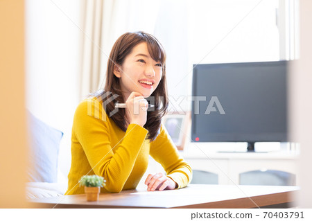 用圓珠筆寫的女人 70403791