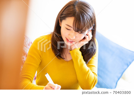 用圓珠筆寫的女人 70403800