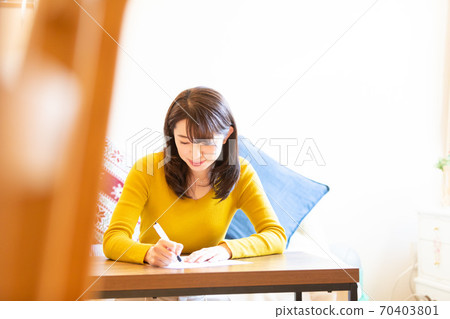 用圓珠筆寫的女人 70403801