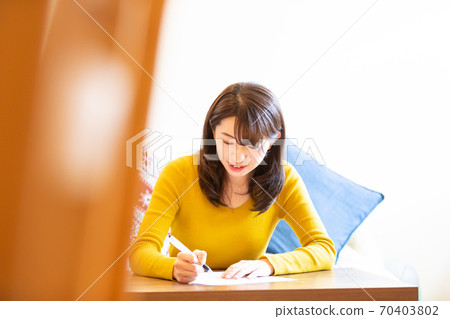 用圓珠筆寫的女人 70403802