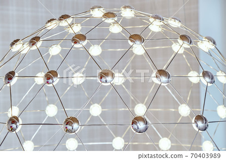 Mesh chandelier made of metal rods with LED lamps 70403989