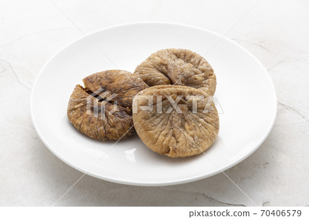 Dried fruit figs 70406579