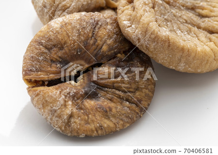 Dried fruit figs 70406581