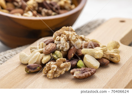 Mixed nuts 70406624