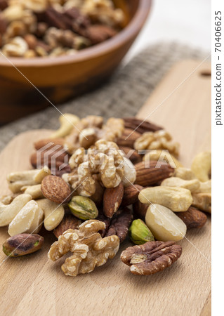Mixed nuts Mixed nuts 70406625