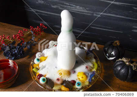 Halloween fountain fruit punch Halloween fountain fruit punch 70406869