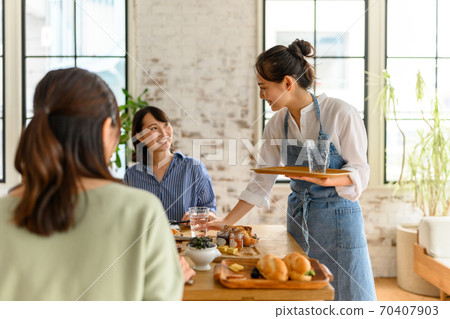 Home Party Home Party 70407903