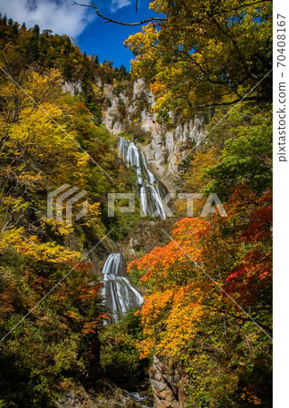 Hagoromo Falls and Autumn Leaves in Sounkyo, Higashikawa-cho, Hokkaido October Hagoromo Falls and Autumn Leaves in Sounkyo, Higashikawa-cho, Hokkaido October 70408167