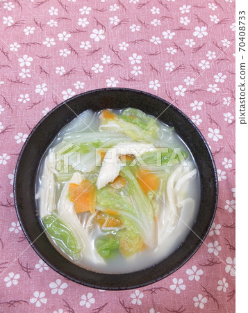 大量高麗菜的雞湯♪ 70408733
