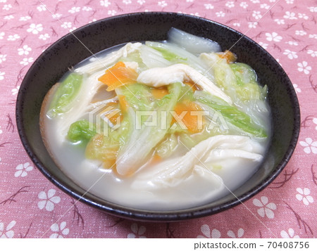 大量高麗菜的雞湯♪ 70408756