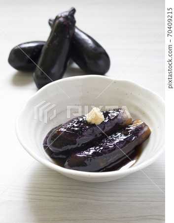 水煮茄子和茄子 水煮茄子和茄子 70409215
