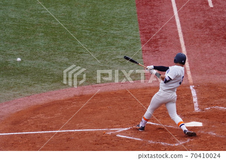 The cleanup hitter hit a bullet liner. The cleanup hitter hit a bullet liner. 70410024