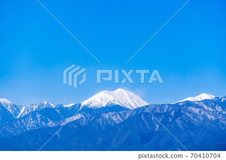 Snow-covered Mount Jonen in the Northern Alps [Nagano Prefecture] 70410704