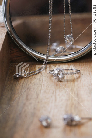 jewelry jewelry 70412182