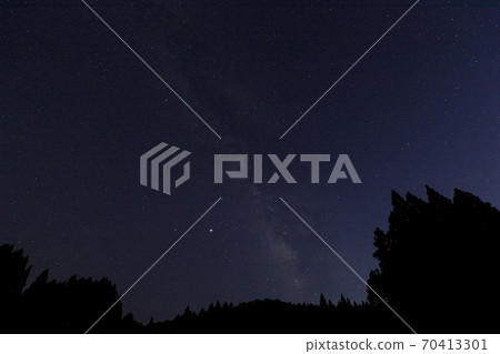 Night view of Ryuogabuchi and Ryuogabuchi [Uda City, Nara Prefecture] 70413301