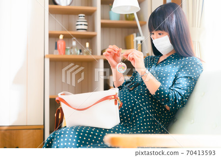 Maternity mark pregnant woman 70413593