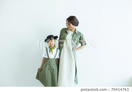Parent and child Parent and child 70414763