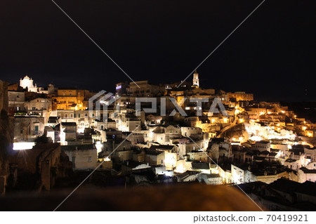 馬泰拉的夜景 馬泰拉的夜景 70419921